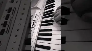لالا ما تدري💙💙🎹