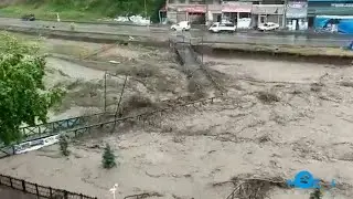 Проливной дождь вызвал хаос в Инеболу, Турция.