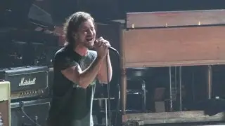 Pearl Jam: Johnny Guitar [HD] 2010-05-15 - Hartford, CT