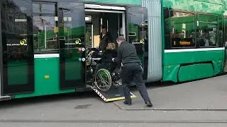 Tramway à Bâle Aschenplatz. Accessibilité fauteuil roulant.