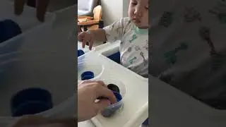Bottle cap color sortir (21 mos)