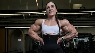 Sara konnor MUSCLE and Biceps Goddess Woman Bodybuilder