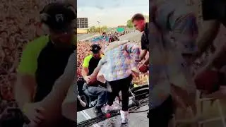 Lil Pump brings a fan in a wheelchair on stage‼️