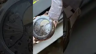 WOW!!! It is Micro-rotor watch! Does anyone know what is Micro-rotor? TELL ME PLEASE~
