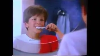 Crest &mu;&epsilon; Fluoristat (&omicron;&delta;&omicron;&nu;&tau;ό&kappa;&rho;&epsilon;&mu;&alpha;) | &Delta;&Iota;&Alpha;&Phi;&Eta;&Mu;&Iota;&Sigma;&Eta; 1995 | COMMERCIAL