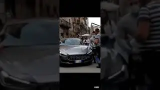 Palermo,They block Can yaman's Car and open the door #bayyanlis #canyaman #dolunay #&ouml;zgeg&uuml;rel