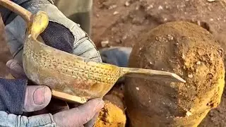 Uma Lâmpada Mágica Feita De OURO PURO Foi Descoberta Em Ruínas! 