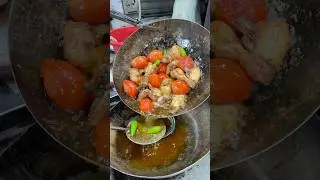 Sher Ustaz Chicken Karahi Tomatoes & Chillies Special | Sakhi Restaurant Peshawar | Food Diaries X