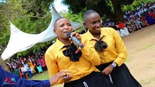 MTAZAME'Mwanafunzi Huyu aimba nyimbo ya Alikiba kwenye Graduation