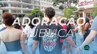 ADORA&Ccedil;&Atilde;O P&Uacute;BLICA RE&Uacute;NE CENTENAS DE PESSOAS NO CENTRO DE BH | JL