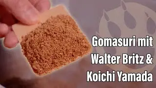 Traditionelles Sesam-Mörsern mit Herrn Yamada aus Japan