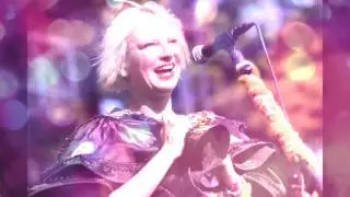 Sia Kate Isobelle Furler!
