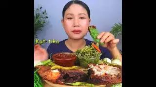 Eat crispy fried tilapia with fermented fish sauce, acacia flowers, and delicious garden vegetables