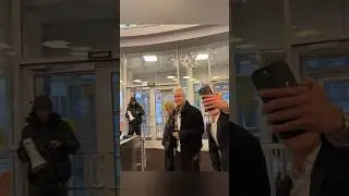 Встречают SHAMAN и Катю Мизулину в школе 1409