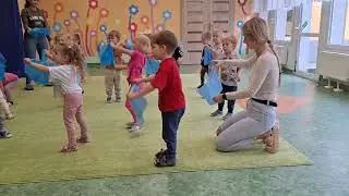 Zabawa muzyczno-ruchowa dla maluszka - Clap Clap Song. Centrum Szkolenia Artystycznego Anna Machmar