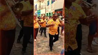 A ORQUESTRA DE FREVO J&Aacute; EST&Aacute; NAS RUAS!! 💃🎶#Recife #carnaval #brazil