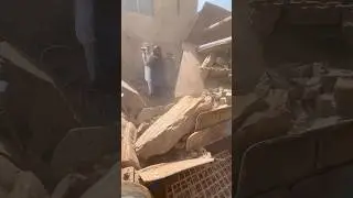#rockcrusher #rockcrushingmachine #rockcrushing #1000subscriber #stonecrusherplant #excavator