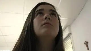 Dos mujeres unidas por el Crucificado.