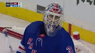 Igor Shesterkin leaves the crease and joins the scrap against Coyotes (16 oct 2023)
