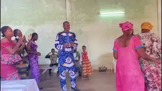 Chant en dioula des Princesses de l'Éternel au Temple Shalom EEI-Colsama à Bobo le 4-01-2026