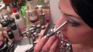 СЕКСУАЛЬНЫЙ макияж на День святого Валентина БЕЗ РОЗОВЫХ ТЕНЕЙ и с трюком со стрелками!