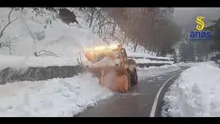 Neve, spazzaneve in azione in provincia di Cosenza