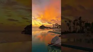 Which sunset view do you prefer? From the pool for from the wake board🧐 #travelshorts #naturetravel