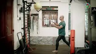 Split stance high to low band row