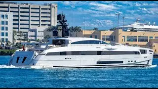 INSANE YACHTS & BOATS TRAFFIC! Miami Luxury Yachts Party Boats Heading to the Ocean