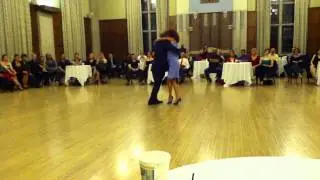 Osvaldo Natucci y Enriqueta Kleinmann dance to Romance de Barrio at Michigan Argentine Tango Club