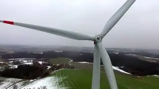 Windrad mit der Drohne gefilmt