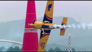 Precision flying in Gdynia - Red Bull Air Race City Profile 2014