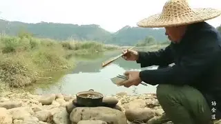 The old man's delicacies under sword and sandal glow