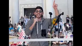 Брайан Тайлер Коэн выступает на протесте No Kings