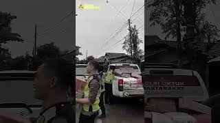 Memberi manfaat, Polwan Polresta Pati bersihkan tumpukan sampah dan lumpur akibat tanggul jebol