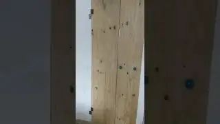 Asi improvisamos una puerta plegable para una ba&ntilde;o, con espacio muy reducido.