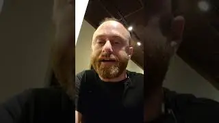 Подожди! Кто тебя ударил?