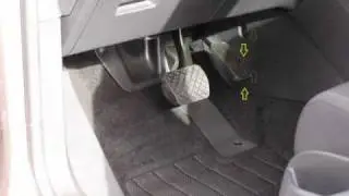 Gaspedal links -  trotz Behinderung autofahren