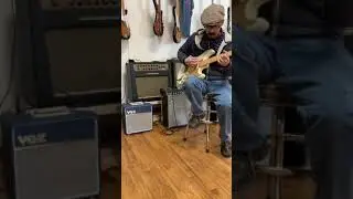 Squier Japan and Vox AC4C1   SD 480p