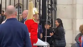 King&rsquo;s Guard Shout Scared The Woman