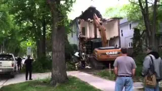 Police stop unsafe demolition on Lilac Street
