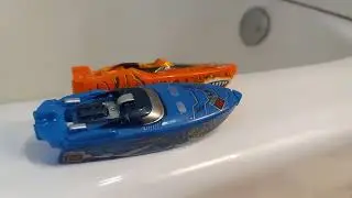 2 zuru micro boats metal and beast bathtub action 