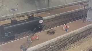 Une 141R fuel en tête d'un train de fuel.