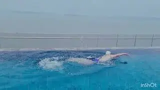 Rainy ⛈️Swimming 🏊&zwj;♀️ 🎶cutoff Escuro repeat ☮️💛
