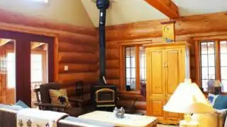INCREDIBLE LOG HOME ON DRAG LAKE !