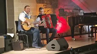 Dominique Paats, accordion en Paulus Schafer, gitaar 4