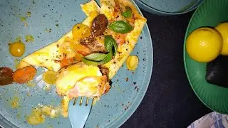 Brunch ideas 💡 pepperoni pizza omelette
