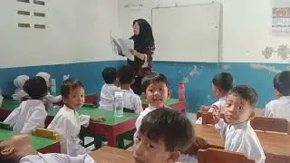 Teaching kindergarten children with the theme 