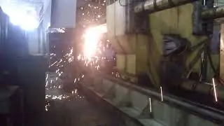 Сварка картера коломенского дизеля 5д49 16 цилиндров под током 125000 ампер