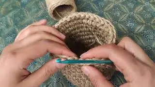 Cache pot en jute au crochet